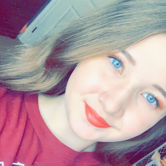 Profile Picture of Kara Simon (@karasimon) on Poshmark