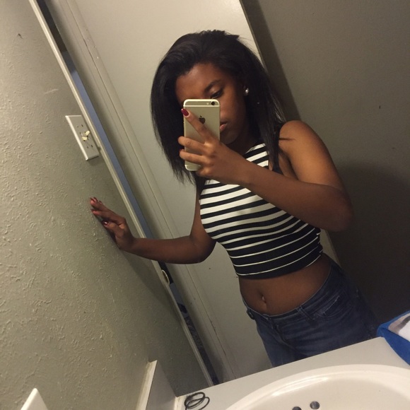 Profile Picture of Nardos Samuel (@nardosamuel27) on Poshmark