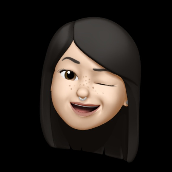 Profile Picture of Alanis M (@florett) on Poshmark