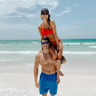 Profile Picture of Meredith (@MeredithG26) on Twitter