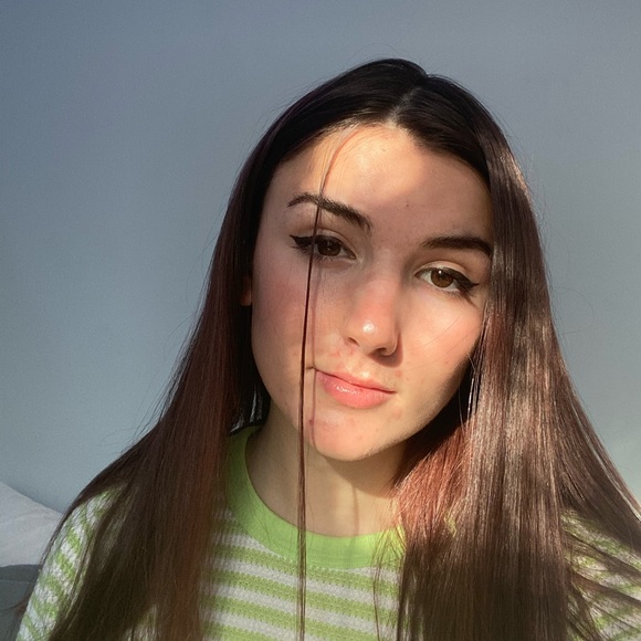 Profile Picture of Emma Roginski (@emma_roginski) on Poshmark