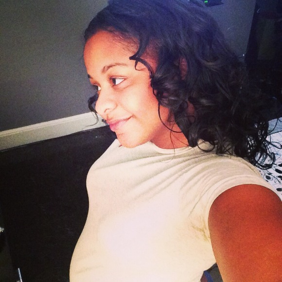 Profile Picture of Stacy Wise (@stacey_f) on Poshmark