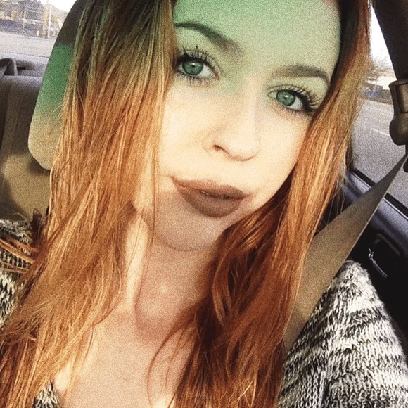 Profile Picture of Courtney Marshell (@courtneymarsh_) on Poshmark