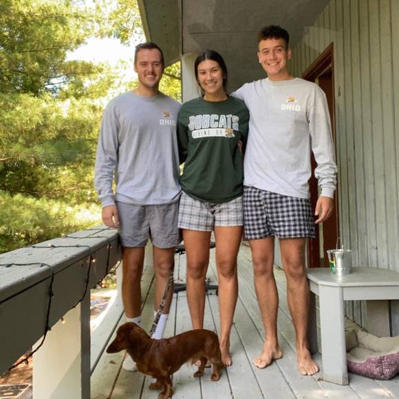 Profile Picture of Taylor Camelo (@taylorcamelo) on Poshmark