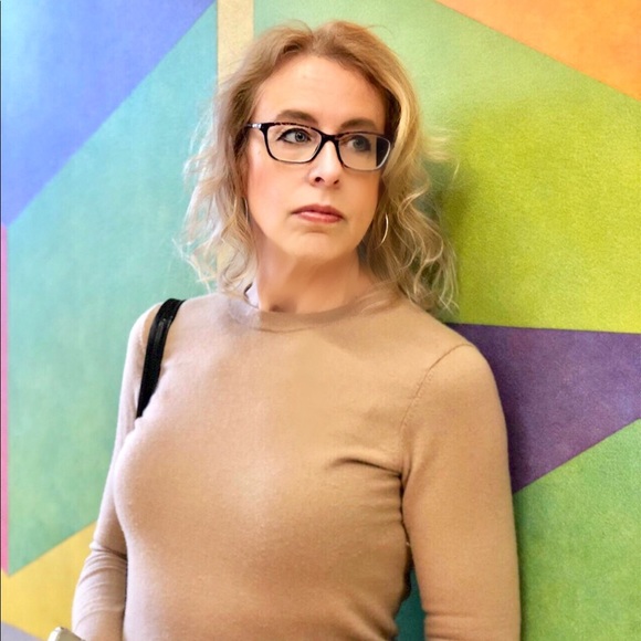 Profile Picture of Joanne Loomer (@joanneloomer) on Poshmark