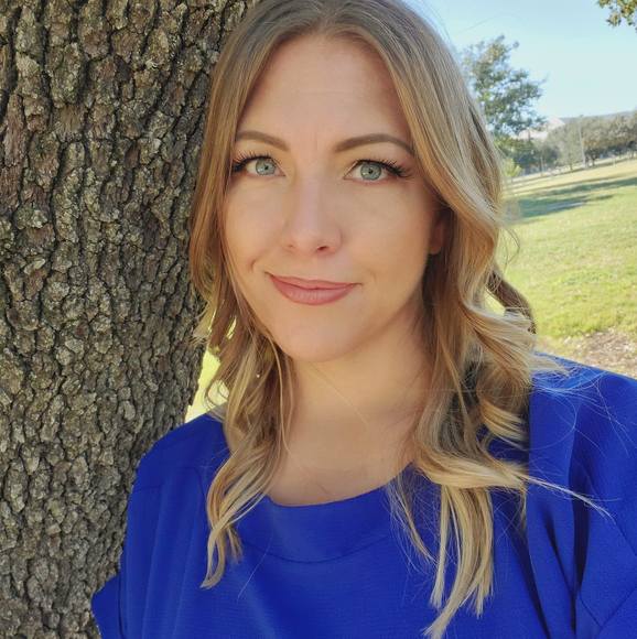 Profile Picture of Jennifer Macchiaverna (@jmacchiaverna) on Poshmark