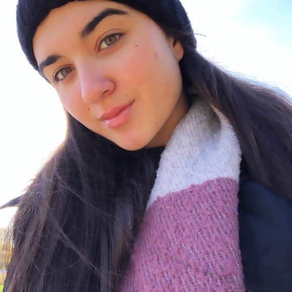 Profile Picture of Yasmine Yehia (@yasmineyehia) on Poshmark