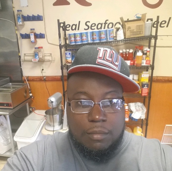 Profile Picture of Gary Howard (@divine732) on Poshmark