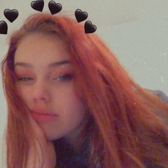 Profile Picture of Claire Burrowes (@claireburrowes) on Poshmark