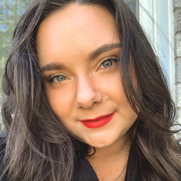 Profile Picture of Lexy Deveau (@lexycdc) on Poshmark