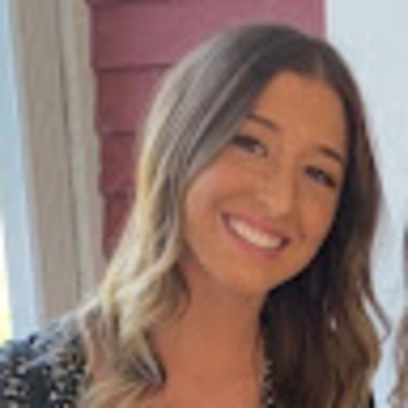Profile Picture of Sarah Arial (@saraharial) on Poshmark
