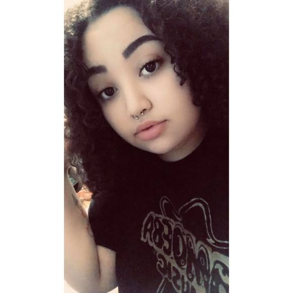 Profile Picture of Olyvia Prodan (@olyvia1995) on Poshmark