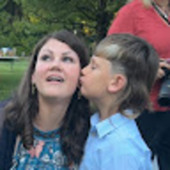 Profile Picture of Laurie Fiala (@lauriefiala) on Poshmark