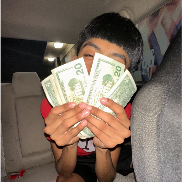 Profile Picture of Fernando Romero (@frnzdo) on Poshmark