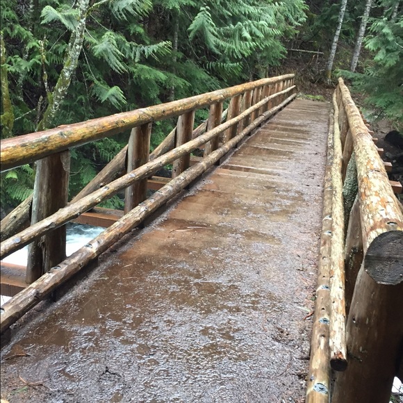 Profile Picture of Anna Airhart (@aherold74) on Poshmark