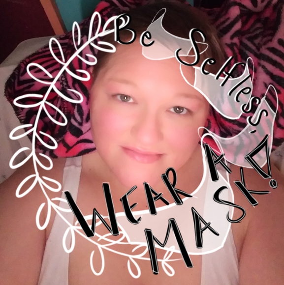 Profile Picture of Jackie Edwards (@dogmom79) on Poshmark