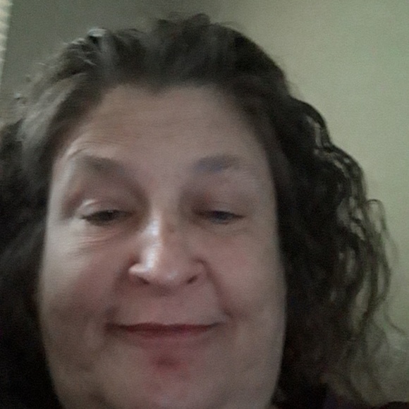Profile Picture of Carole Jozwik (@carolejozwik) on Poshmark