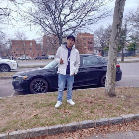 Profile Picture of David Cutiopala (@davicho19_1991) on Poshmark