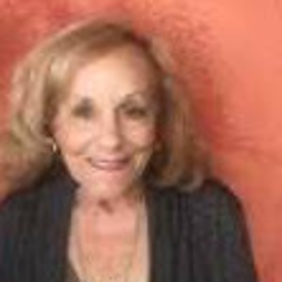 Profile Picture of Myrna Tollett (@myrna4re4u) on Poshmark