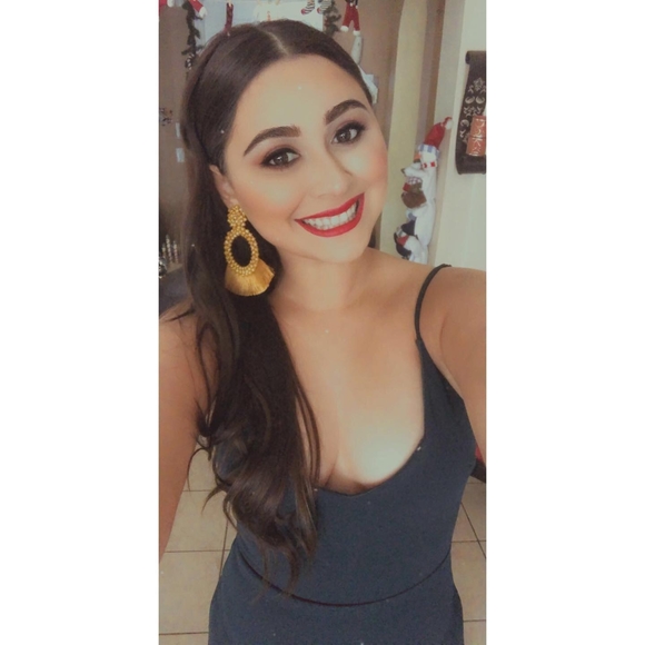 Profile Picture of Alexandra Lanza (@a_lanza22) on Poshmark