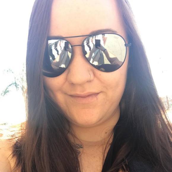Profile Picture of Jonelle Lauer (@jdlauer_95) on Poshmark