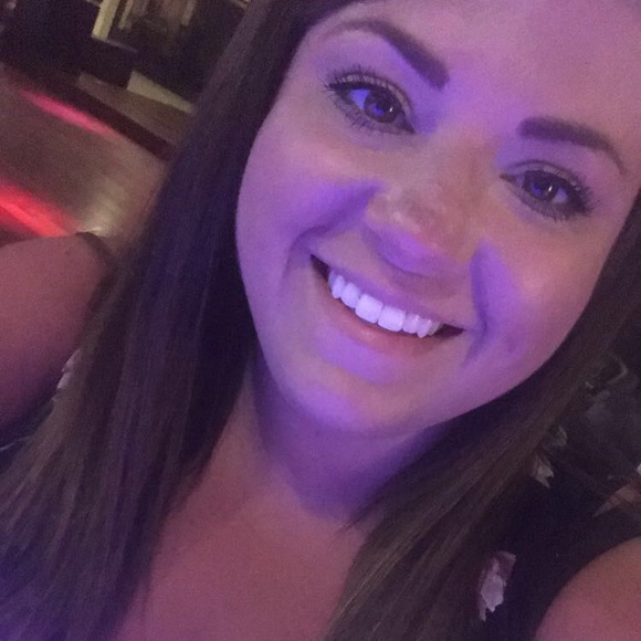 Profile Picture of Natalie Wrzesinski (@natalie_nicolew) on Poshmark