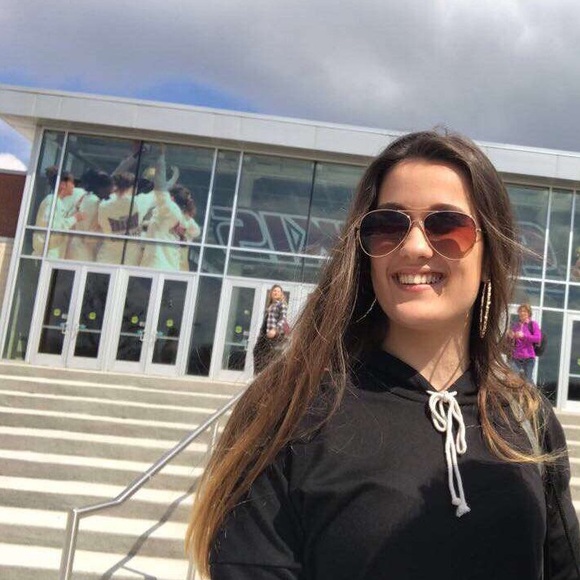 Profile Picture of Brianna Bargielowski (@bargielowski_12) on Poshmark