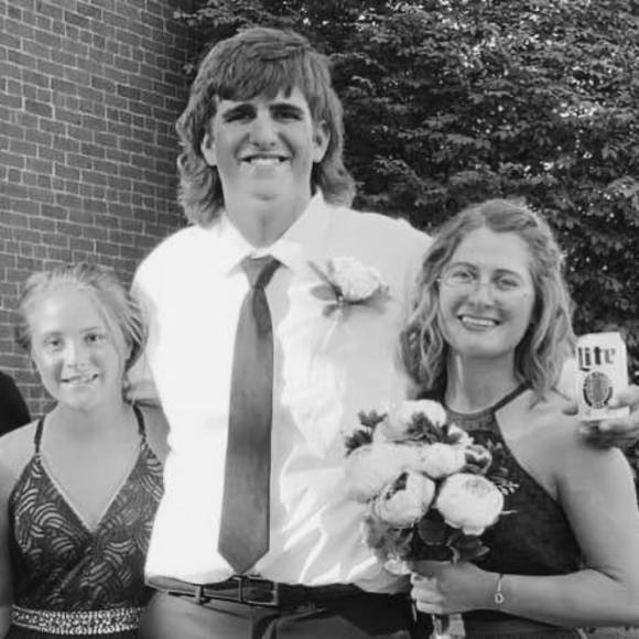 Madison Vickery - Poshmark Profile Picture of Madison Vickery (@pumalover11) on Poshmark