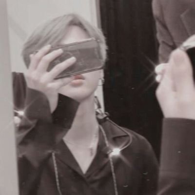 Profile Picture of 𝑯𝒆𝒏𝒓𝒚 𝑺𝒄𝒉𝒎𝒊𝒕𝒕 (@sfwgoth) on Twitter