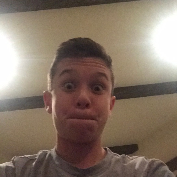 Profile Picture of Nathan Abbott (@nathan_abbott) on Poshmark