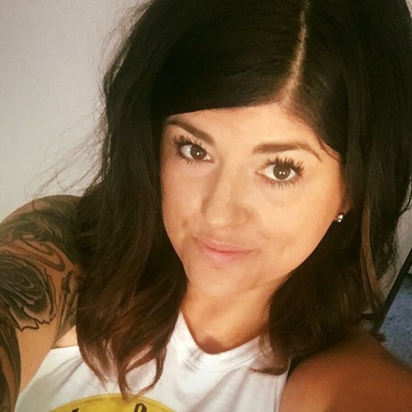 Profile Picture of Alexia Thomas (@asmith7408) on Poshmark