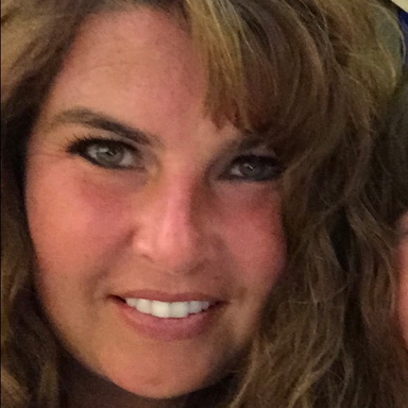 Profile Picture of Jennifer Siurek (@jsiurek) on Poshmark