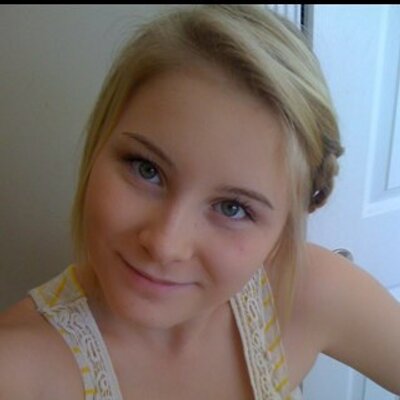 Profile Picture of Amber Savell (@A_Lou22) on Twitter