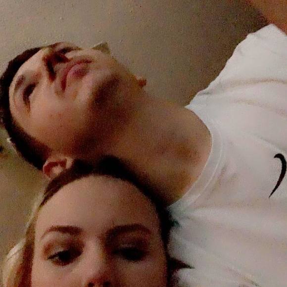 Profile Picture of Taylor Giles (@taylorgiles189) on Poshmark