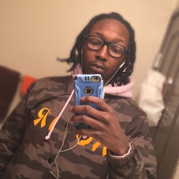 Profile Picture of Sean Hickman jr (@seantoomuch) on Poshmark