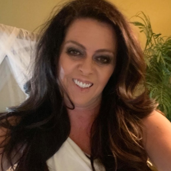 Profile Picture of Teodora Arielle (@teodora3011) on Poshmark