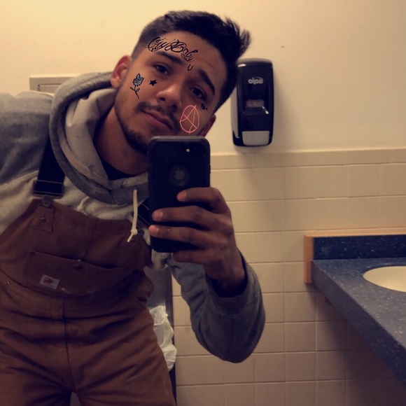 Profile Picture of Julian Corona (@julian_corona) on Poshmark