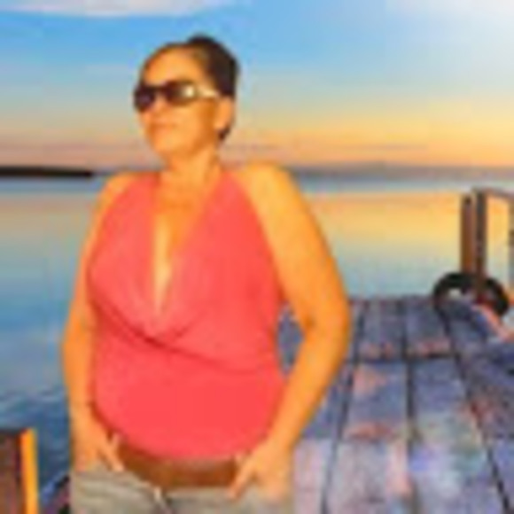 Profile Picture of Christina Blakemore (@christinablakem) on Poshmark