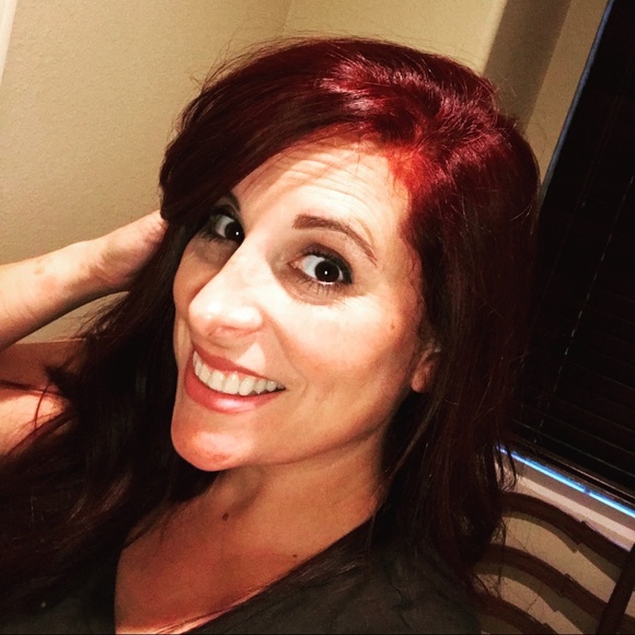 Profile Picture of Carla Cates (@crobles976) on Poshmark