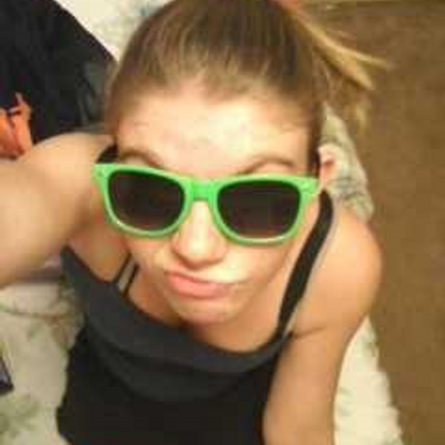Profile Picture of Danielle Pyles (@imthugginbaybee) on Twitter
