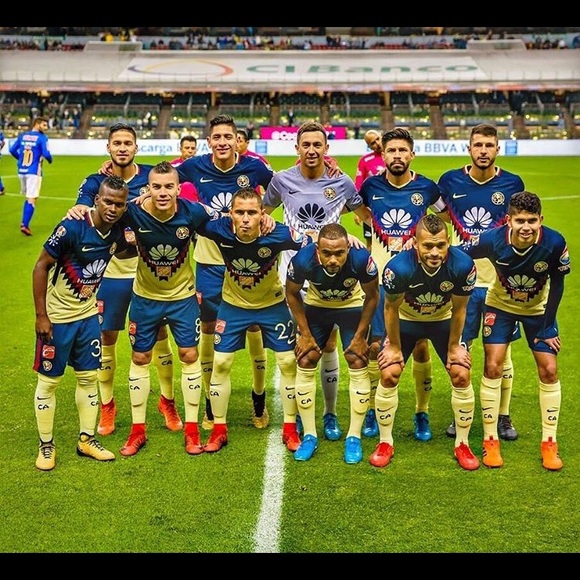 Profile Picture of Alexander Santacruz (@santacruz14) on Poshmark