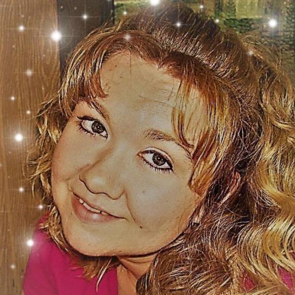 Profile Picture of Hollie Devriendt (@holdev) on Poshmark