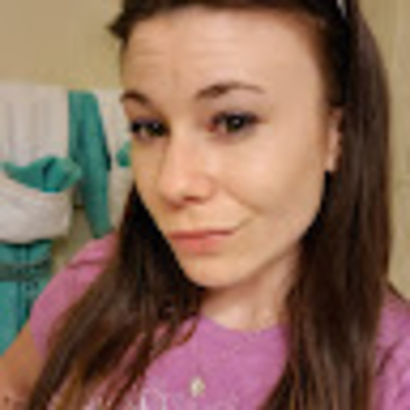 Tori Compton - Poshmark Profile Picture of Tori Compton (@misstorijanessa) on Poshmark