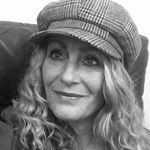 Profile Picture of Carolyn Blake (@carolynblakeart) on Instagram