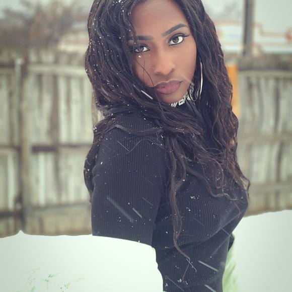 Profile Picture of Harmony Mitchell (@harmonymitch365) on Poshmark