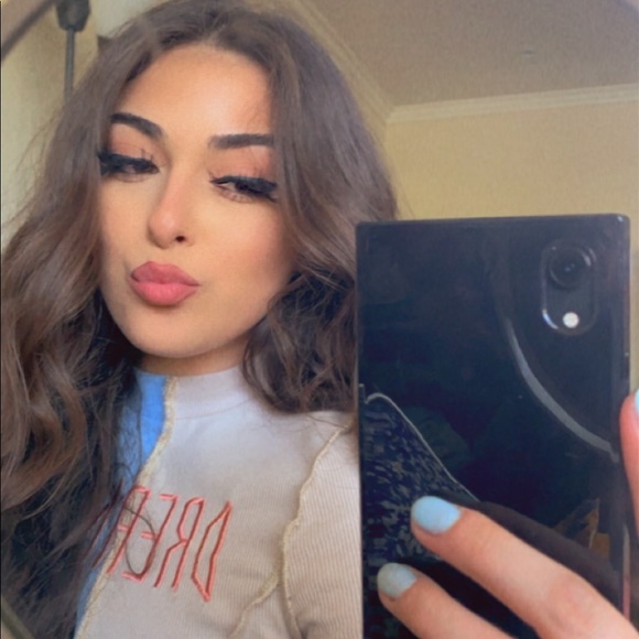 Profile Picture of Bianca Garcia (@beyoncccaaa) on Poshmark