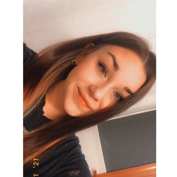Profile Picture of Morgan Spingola (@morgspingola) on Poshmark
