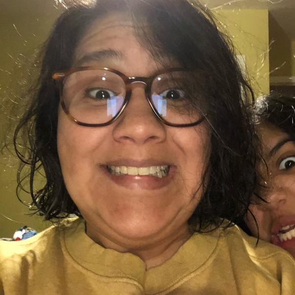 Profile Picture of Annette Ledesma (@annette_ledesma) on Poshmark