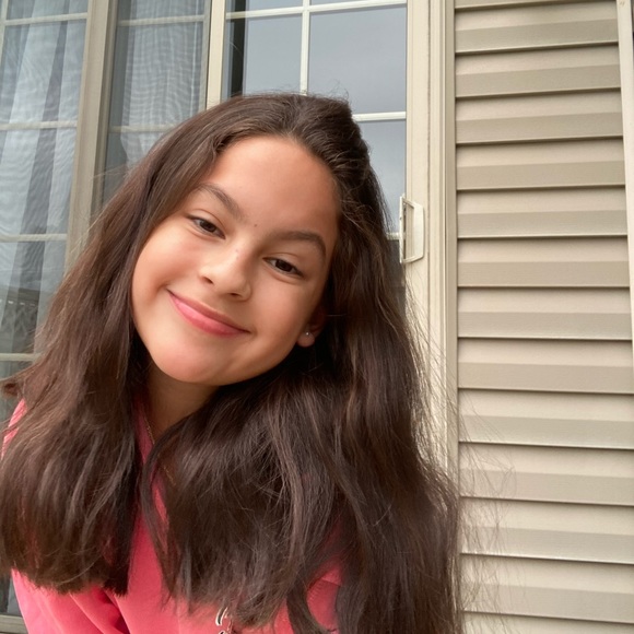 Profile Picture of Salome Metrio (@salomemetrio) on Poshmark