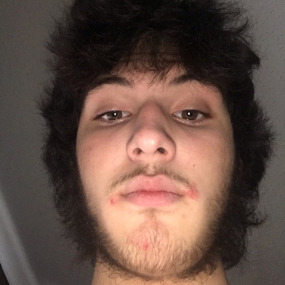 Profile Picture of Cameron Leininger (@cameronleininge) on Poshmark